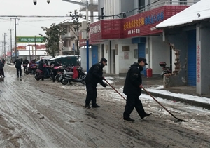 全力铲冰除雪 保障出行安全 --崇明各项目春节期间铲冰除雪保安全