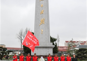 上海市烈士纪念设施守护崇敬志愿者服务队浦东区队开展清明祭扫活