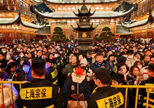 坚守跨年夜 平安护新愿——宗保公司助力完成玉佛寺、东海观音寺跨